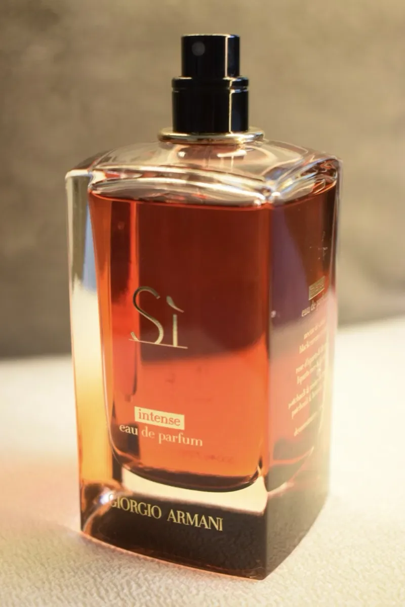 Духи Жіночі Giorgio Armani Sì Eau de Parfum Intense 100 мл. Оригінал без коробки. Флакон без кришки! — фото 2