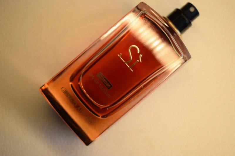 Духи Жіночі Giorgio Armani Sì Eau de Parfum Intense 100 мл. Оригінал без коробки. Флакон без кришки! — фото 5
