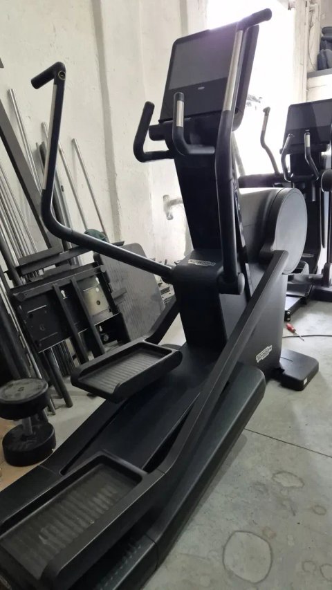 Еліптичний тренажер Technogym Artis Synchro Unity 3.0 Black