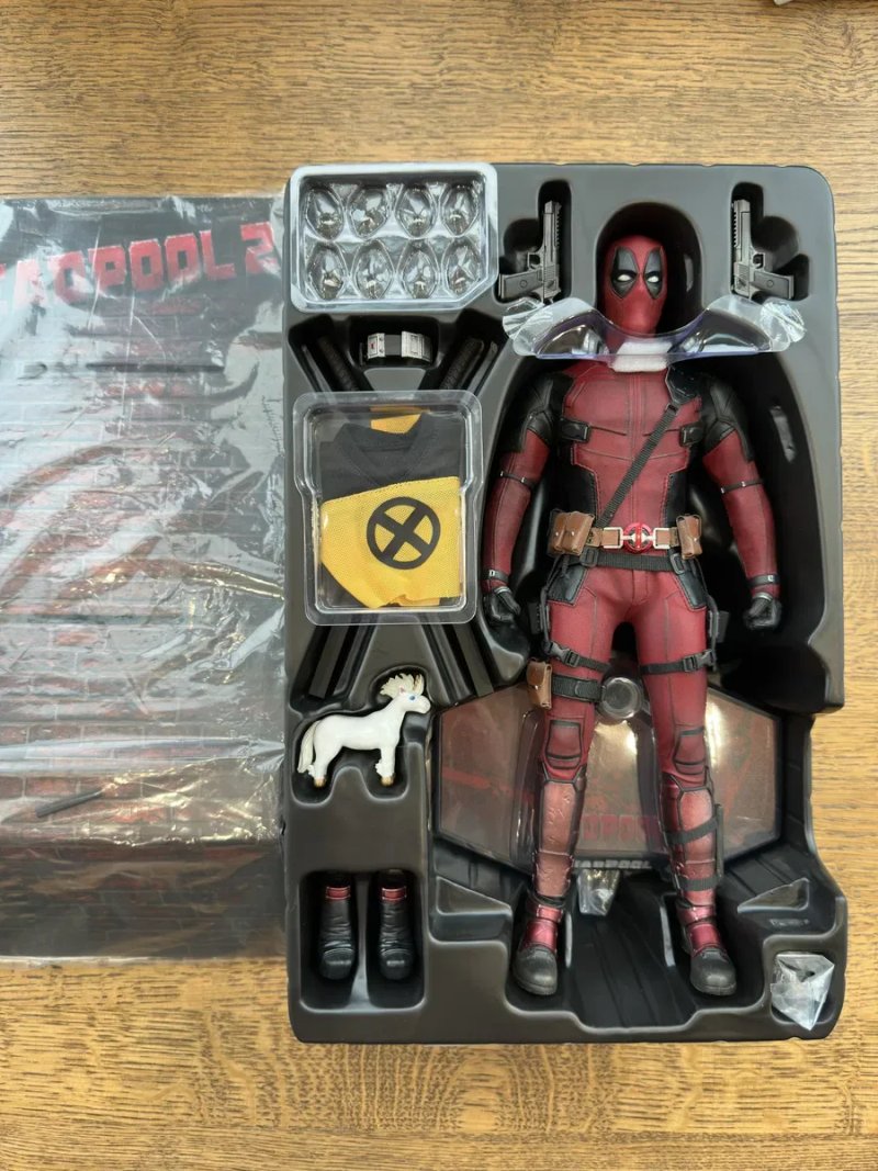 Фигурка 1/6 HOT TOYS MMS 490 DEADPOOL 2 — фото 7