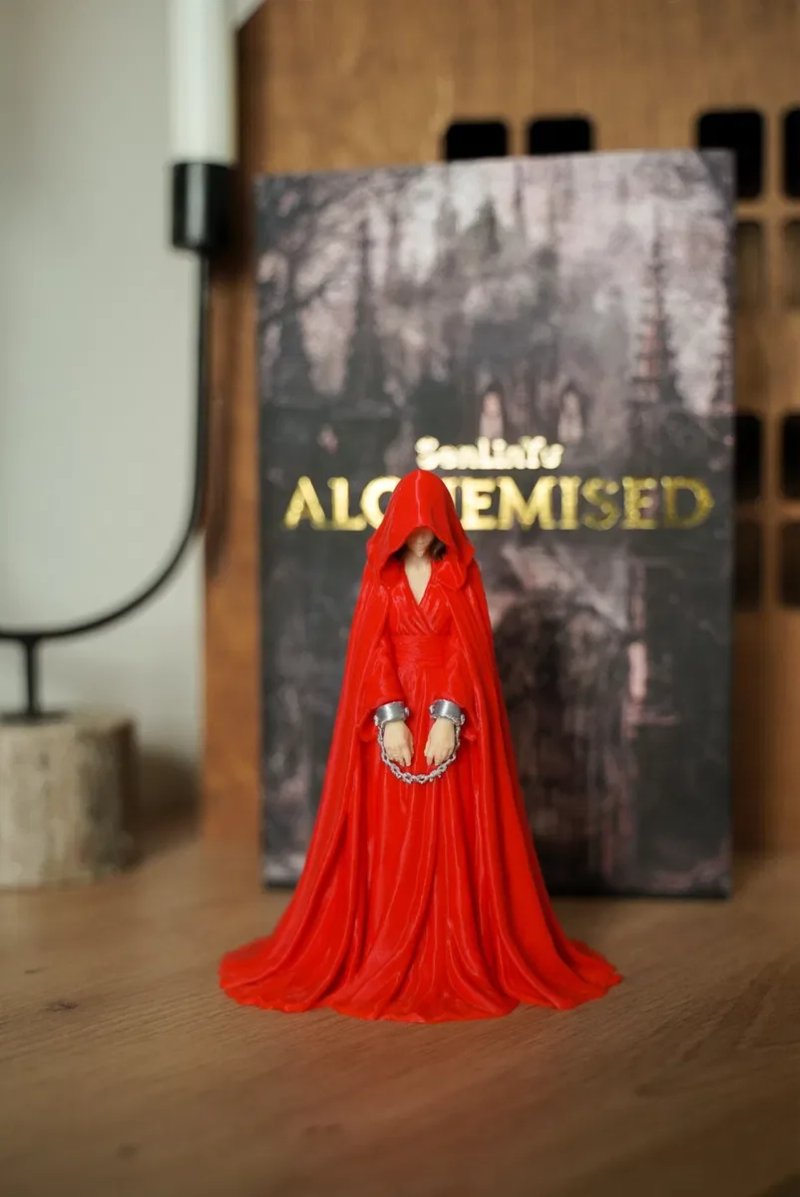 Фігурка Хелена за мотивами книги «Алхімізовані» — фото 2