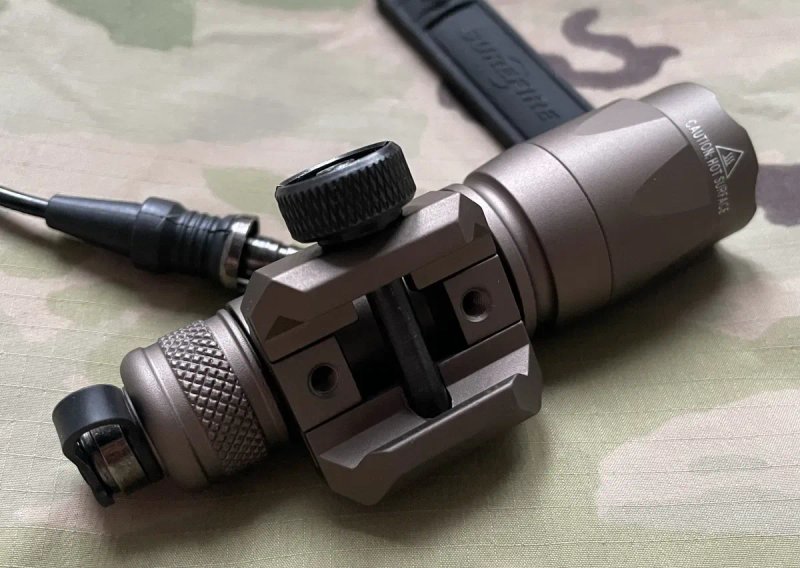 Фонарь оружейный Surefire M300A — фото 2