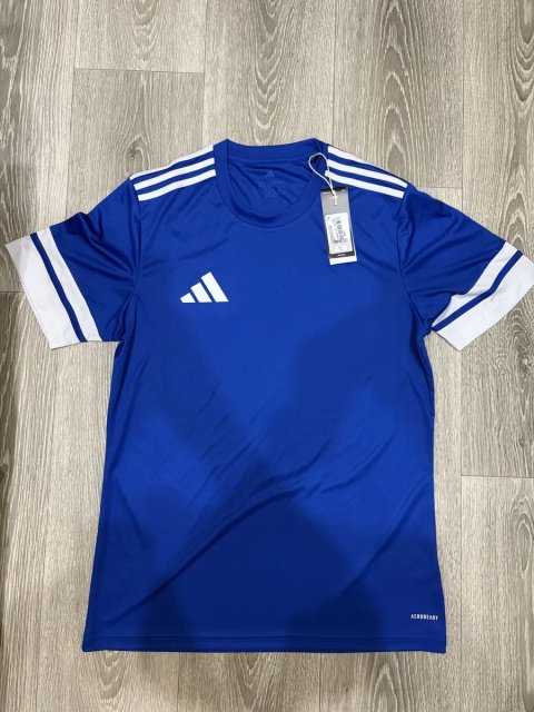 Футболка Adidas original , у розмірі М, синього кольору