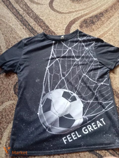 Футболка з принтом м'яча в сітці "FEEL GREAT"