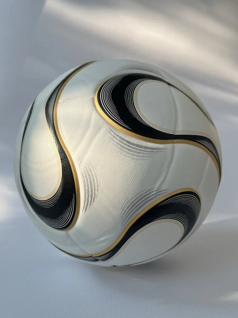 Футбольний мʼяч в кольрах Teamgeist (без написів). Розмір 5. Термошов