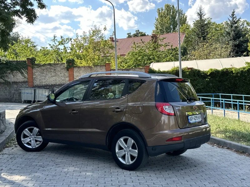 Geely Emgrand X7 Газ Внедорожник 2014 — фото 4