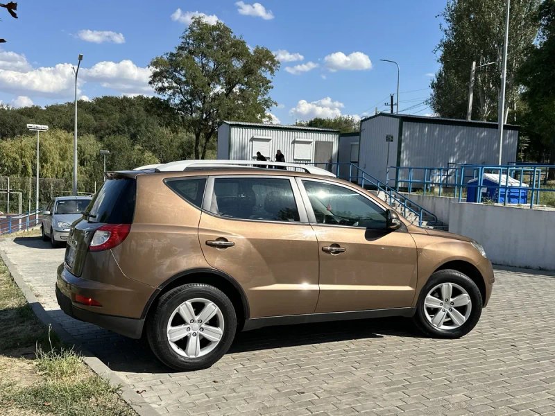 Geely Emgrand X7 Газ Внедорожник 2014 — фото 6