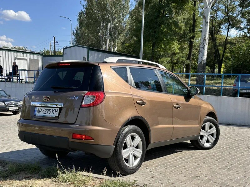 Geely Emgrand X7 Газ Внедорожник 2014 — фото 7