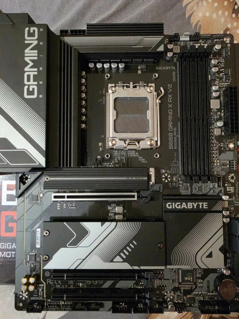 GIGABYTE B650 Gaming X AX V2 — фото 2