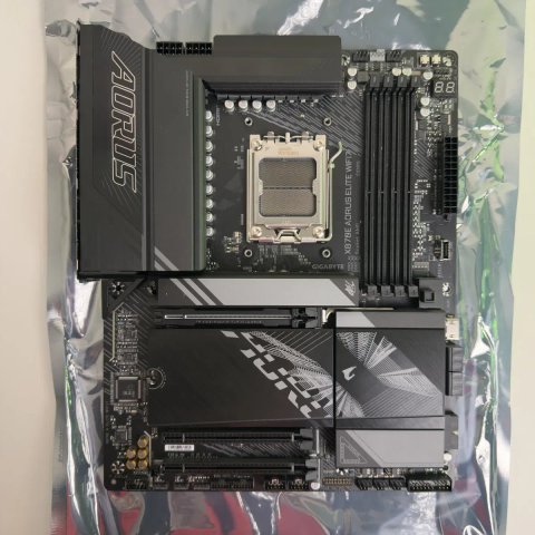 Gigabyte X870E AORUS ELITE WIFI7 — сокет AM5