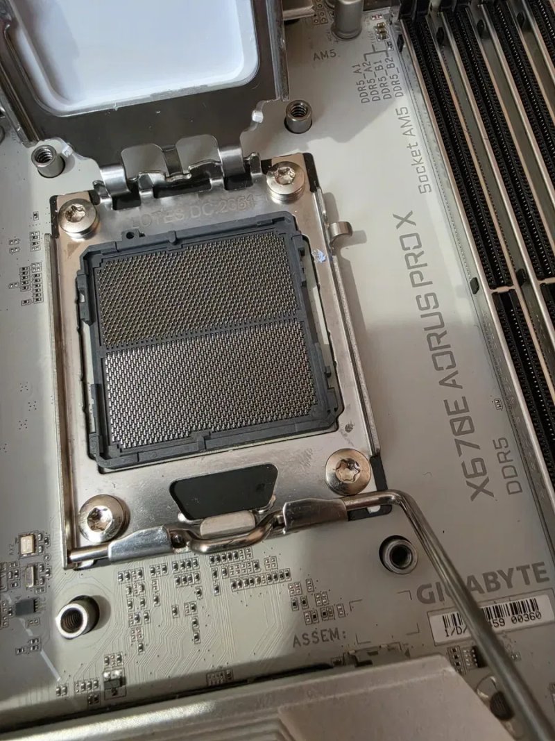 GYGABYTE X670E Aorus Pro X — фото 4