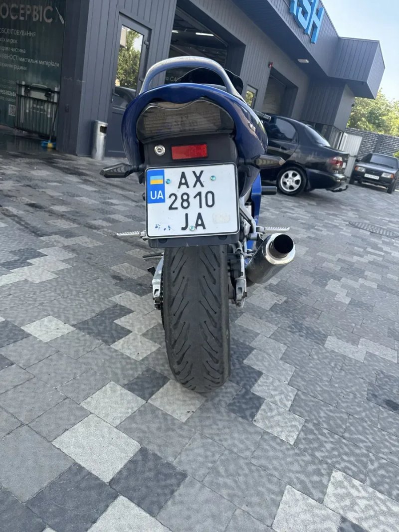 Honda CBR F4i с переоформлением — фото 4