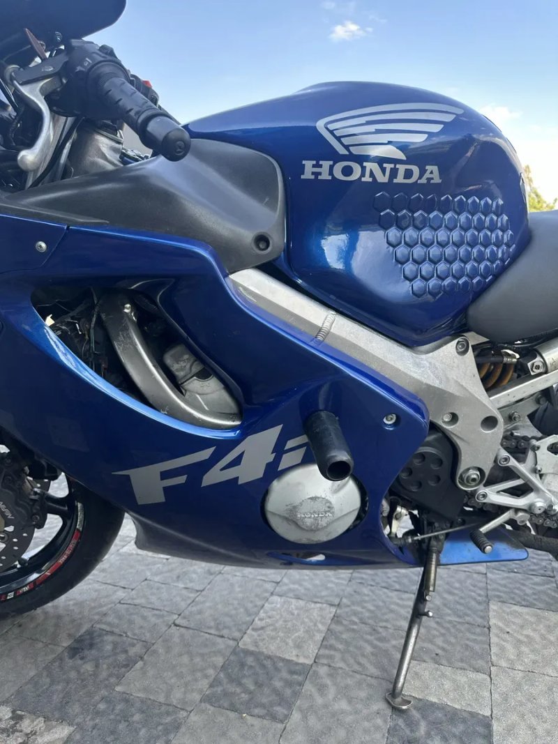Honda CBR F4i с переоформлением — фото 7