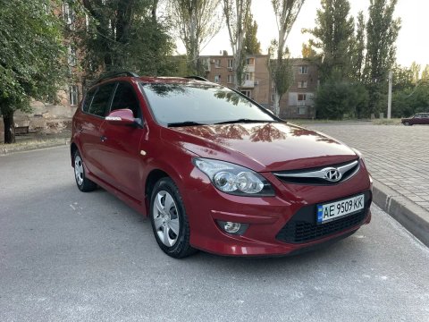 Hyundai i30 1.6 Дизель • Універсал • 2011 • 196 тис. км