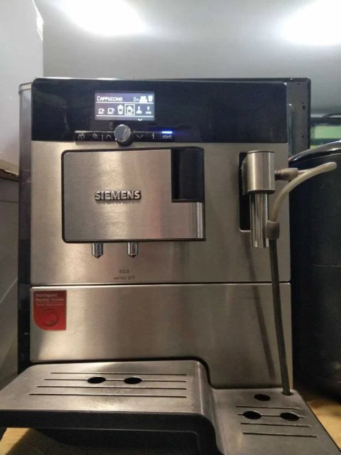 Ідеальний стан Кавомашина Siemens EQ.8 series 300, Німеччина, повне ТО