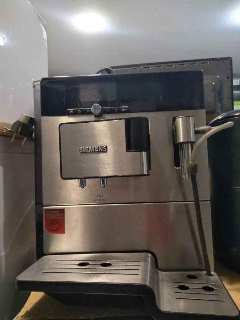 Ідеальний стан Кавомашина Siemens EQ.8 series 300, Німеччина, повне ТО — фото 3