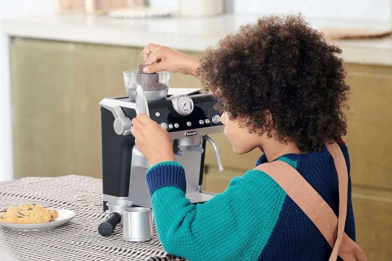 Іграшкова кавоварка Delonghi Casdon 77052 Еспресо-машинка для дітей — фото 2