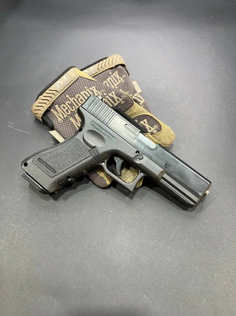 Іграшковий пістолет Glock 17 з маркуванням +500 куль G18 чорний 6 мм пружинний — фото 2
