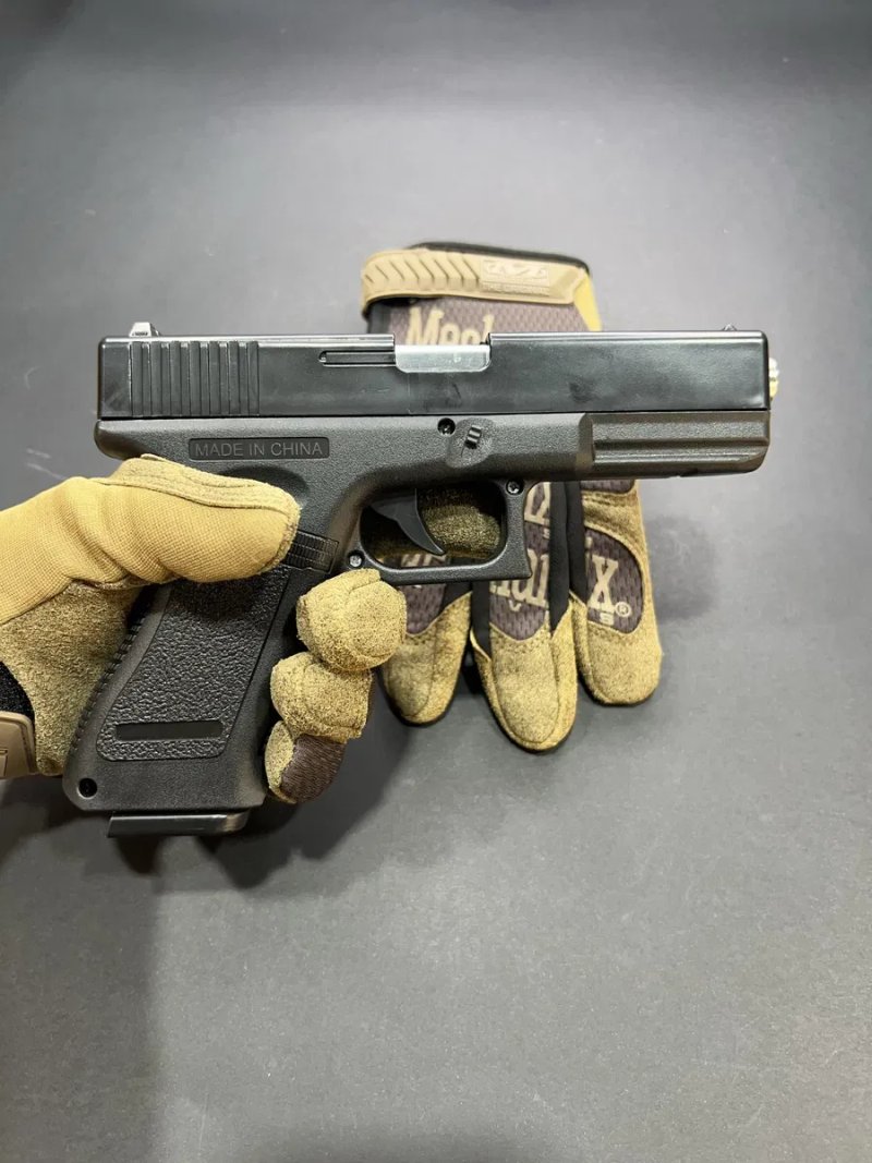 Іграшковий пістолет Glock 17 з маркуванням +500 куль G18 чорний 6 мм пружинний — фото 4
