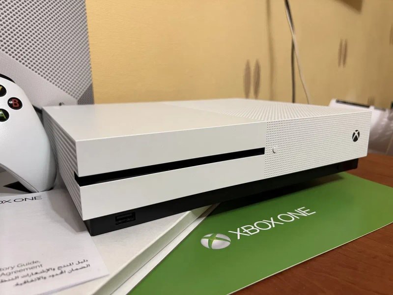 Ігрова консоль Xbox One S 1TB+ 1 геймпад+ коробка! — фото 4