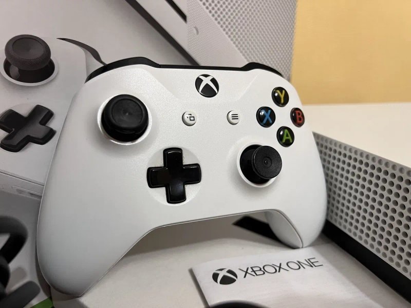 Ігрова консоль Xbox One S 1TB+ 1 геймпад+ коробка! — фото 5