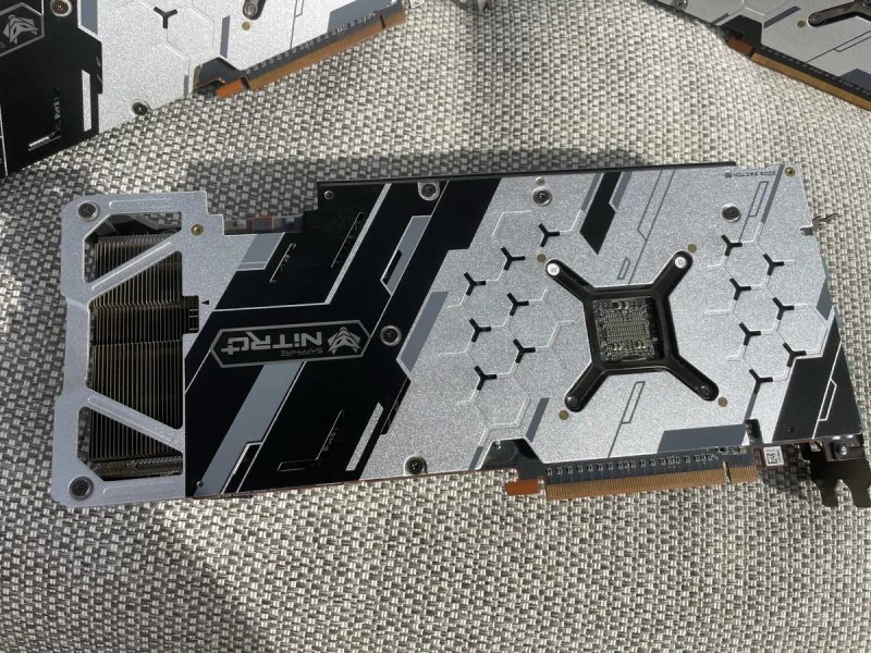 Ігрова відеокарта  5700xt  Saphire Nitro+ — фото 6