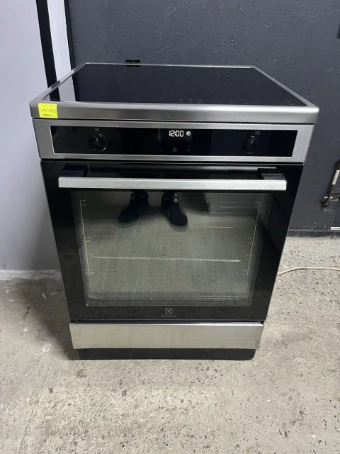 Індукційна плита Electrolux