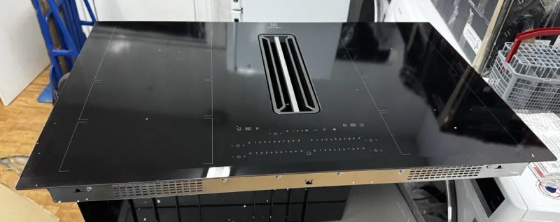 Індукційна варильна плита Electrolux KCC85450 з вбудованою витяжкою — фото 6