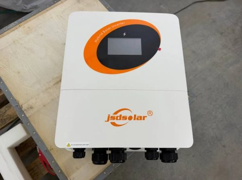 Інвертор JSDSOLAR J6KHB — 6 кВт, 48 В;акумулятор Deye SE-F5 Pro-C — 5,12 кВт·год, 51,2 В;