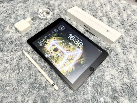 IPad 6 (32 gb) wi-fi, отличное состояние + стекло! А1893