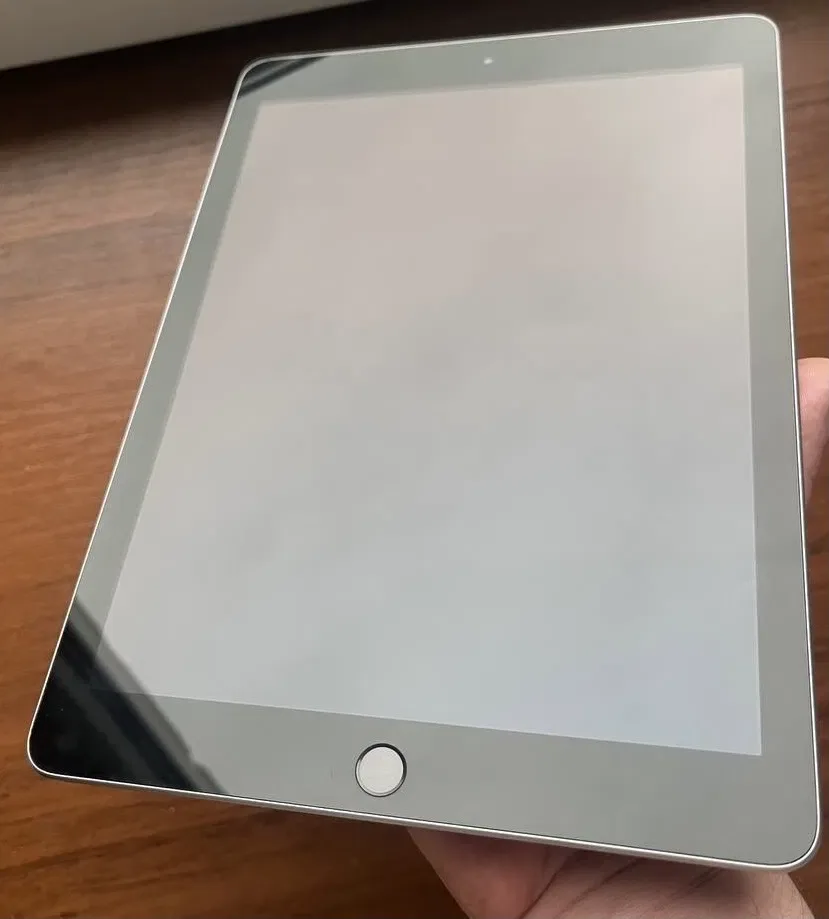 Купити Ipad 6 32gb 2018 року від продавця - 2 500 грн - VexaMarket