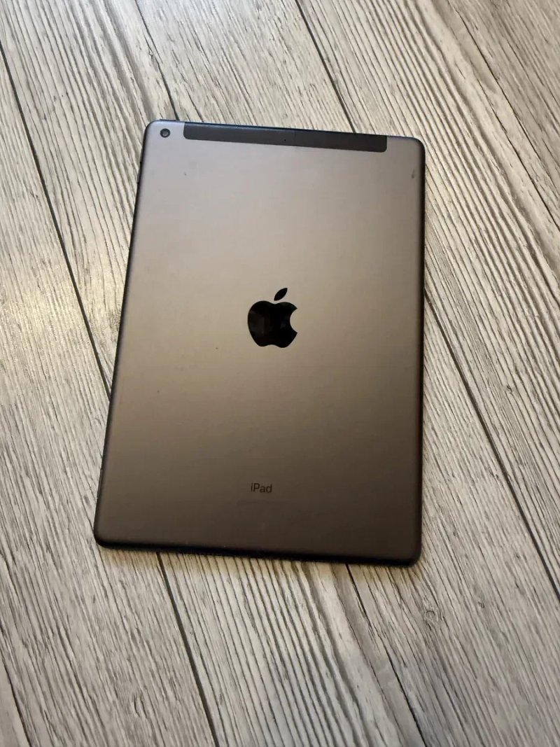 IPad 7th 10.2 2019  Space Grey 32Gb LTE — фото 2