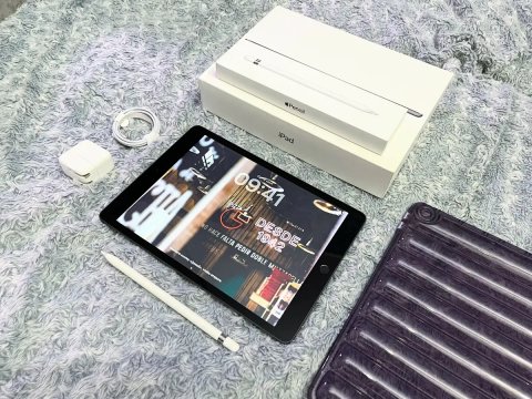 IPad 8 (32 gb) LTE, отличное состояние + стекло! A2270