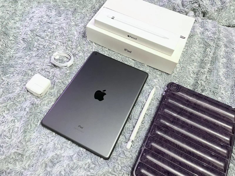 IPad 8 (32 gb) LTE, отличное состояние + стекло! A2270 — фото 2