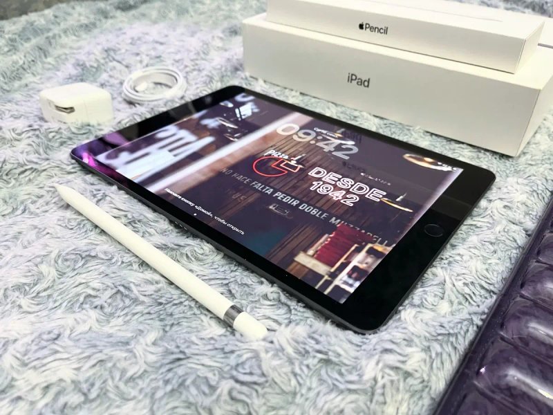 IPad 8 (32 gb) LTE, отличное состояние + стекло! A2270 — фото 3