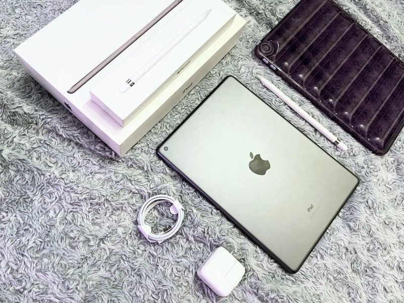 IPad 8 (32 gb) LTE, отличное состояние + стекло! A2270 — фото 4