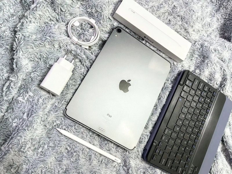 IPad Pro 11 (64 gb) LTE, хорошее состояние + стекло! А1934 — фото 2