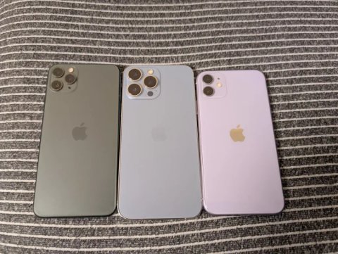 iPhone 13  pro max iPhone 11 pro max iPhone 11