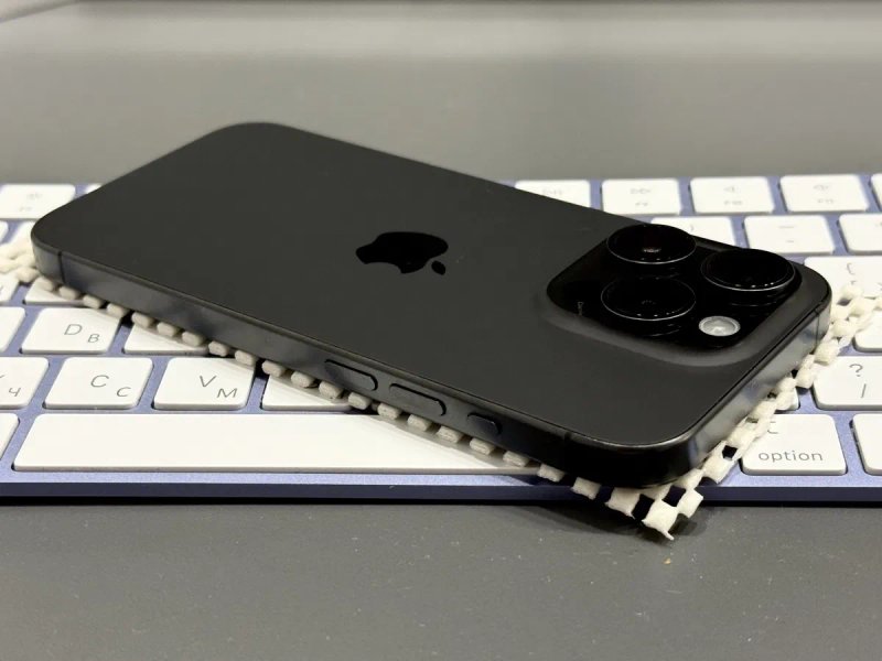 iPhone 15 Pro 128GB Black Titanium Neverlock e-SIM Neverlock (без ремонтів) — фото 2