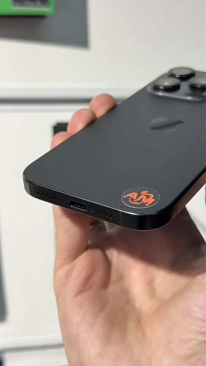 IPhone 16 pro 128gb Black Titanium Neverlock — фото 4