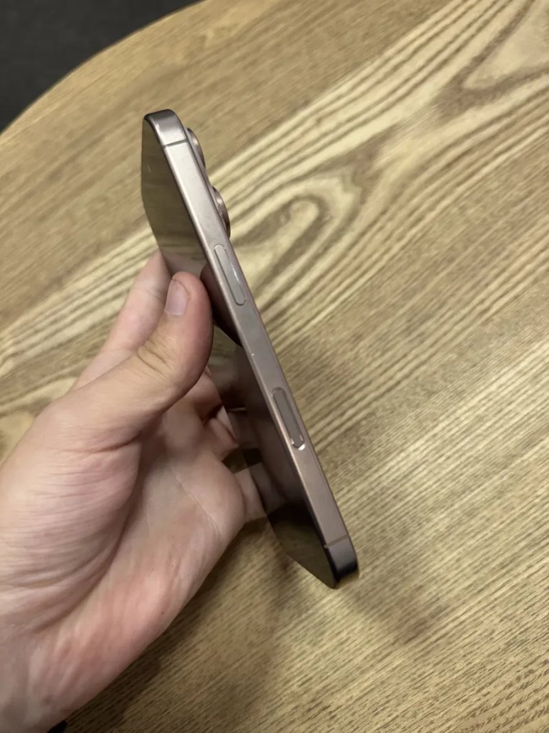 iPhone 16 Pro 256 Gb e- sim Desert — фото 2