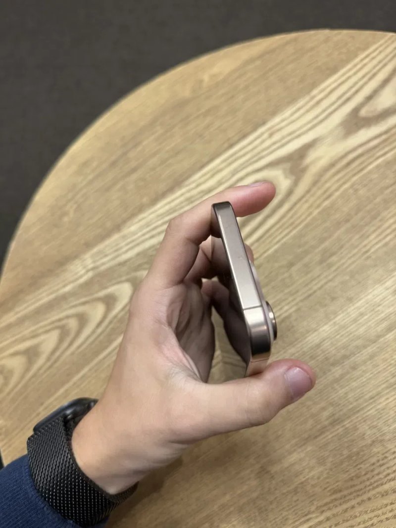iPhone 16 Pro 256 Gb e- sim Desert — фото 3