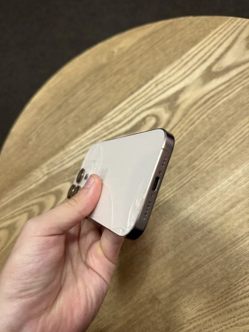 iPhone 16 Pro 256 Gb e- sim Desert — фото 6