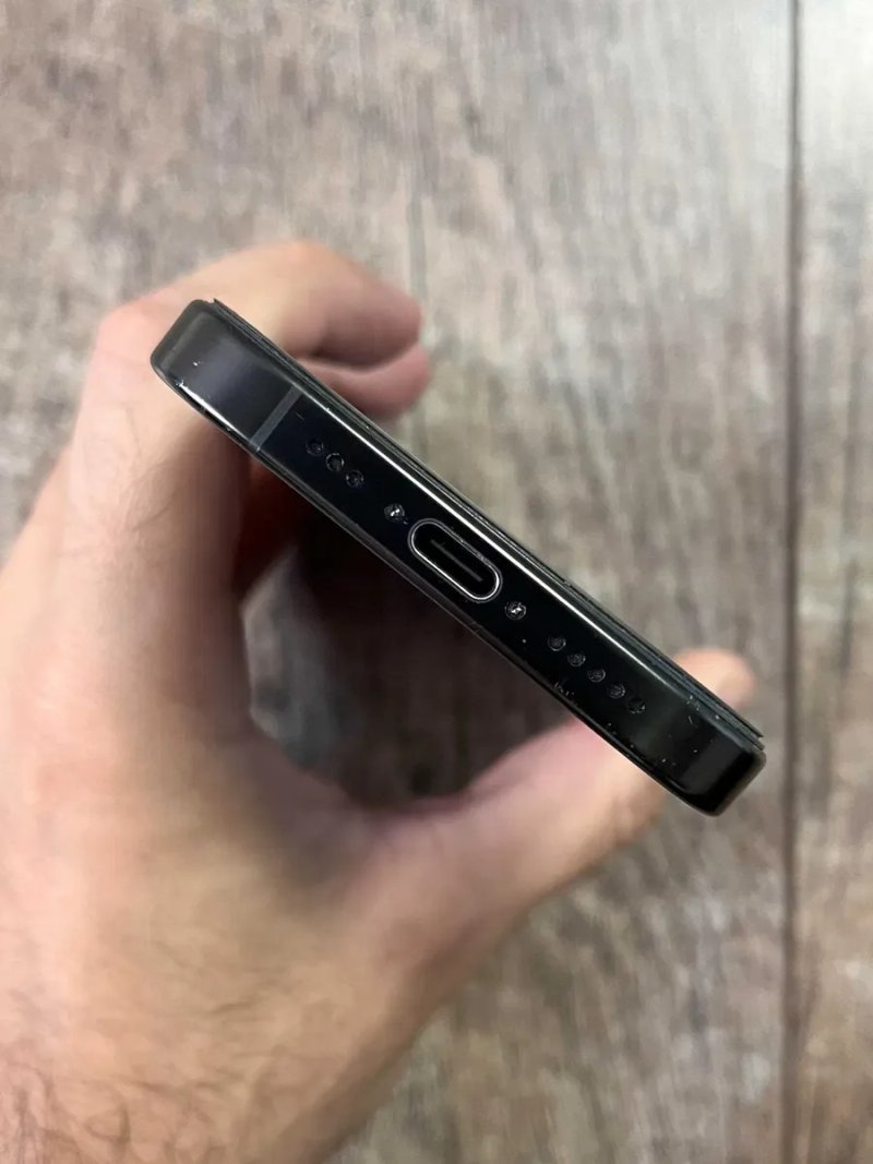 iPhone 16 Pro 256GB Black Titanium Neverlock — фото 8