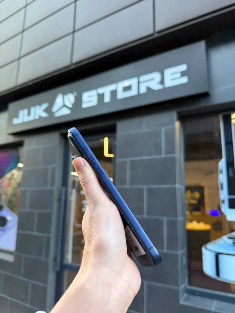iPhone 17 Pro Max 512gb Blue E-sim Вживаний — фото 3