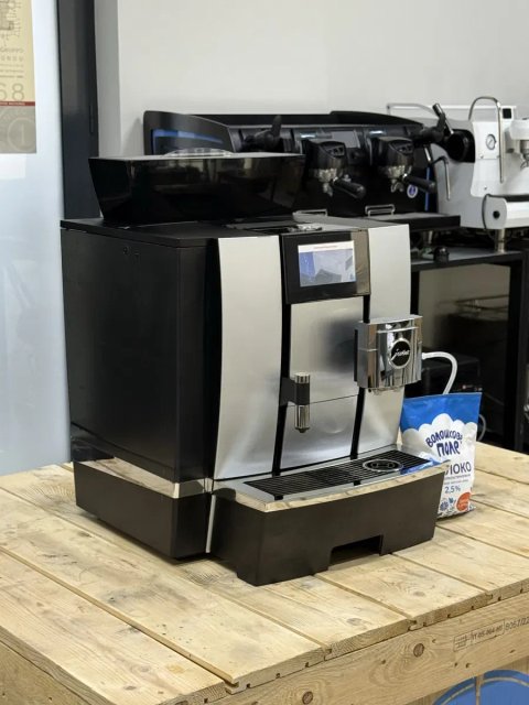 JURA GIGA X3c Professional — професійна автоматична кавомашина
