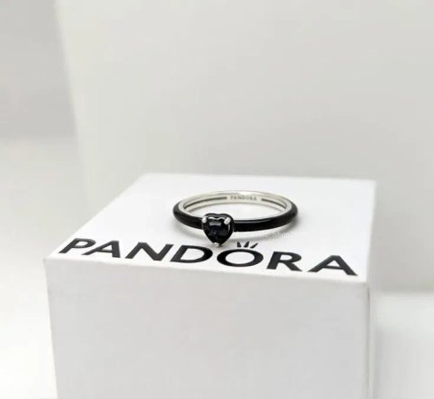Каблучка Pandora Чорне серце / Посріблена каблучка Пандора / Каблучка Pandora «Чорне серце» (посріблення) / Стильний подарунок дівчині