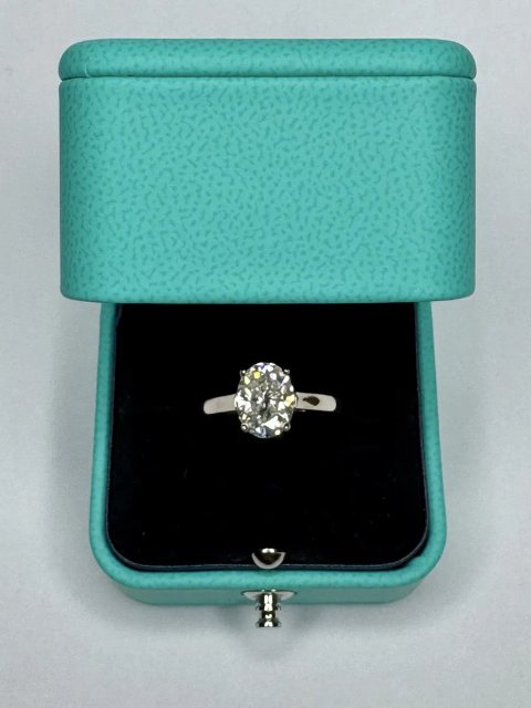 Каблучка в білому золоті з діамантом  в стилі Tiffany