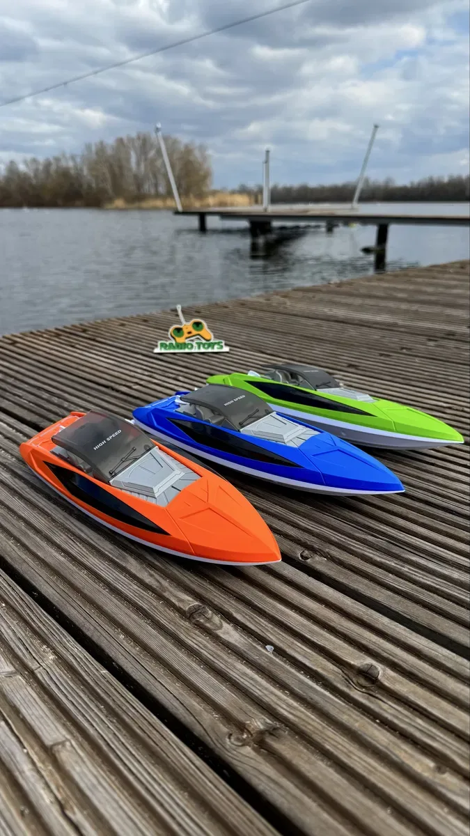 Катер на радіокеруванні Sea Phantom 28 км/год Зелений. Човен на пульті — фото 6