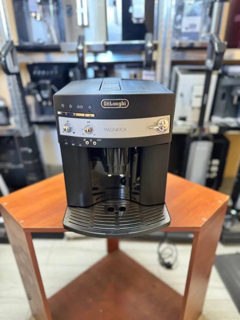 Кавомашина Delonghi ESAM 3200